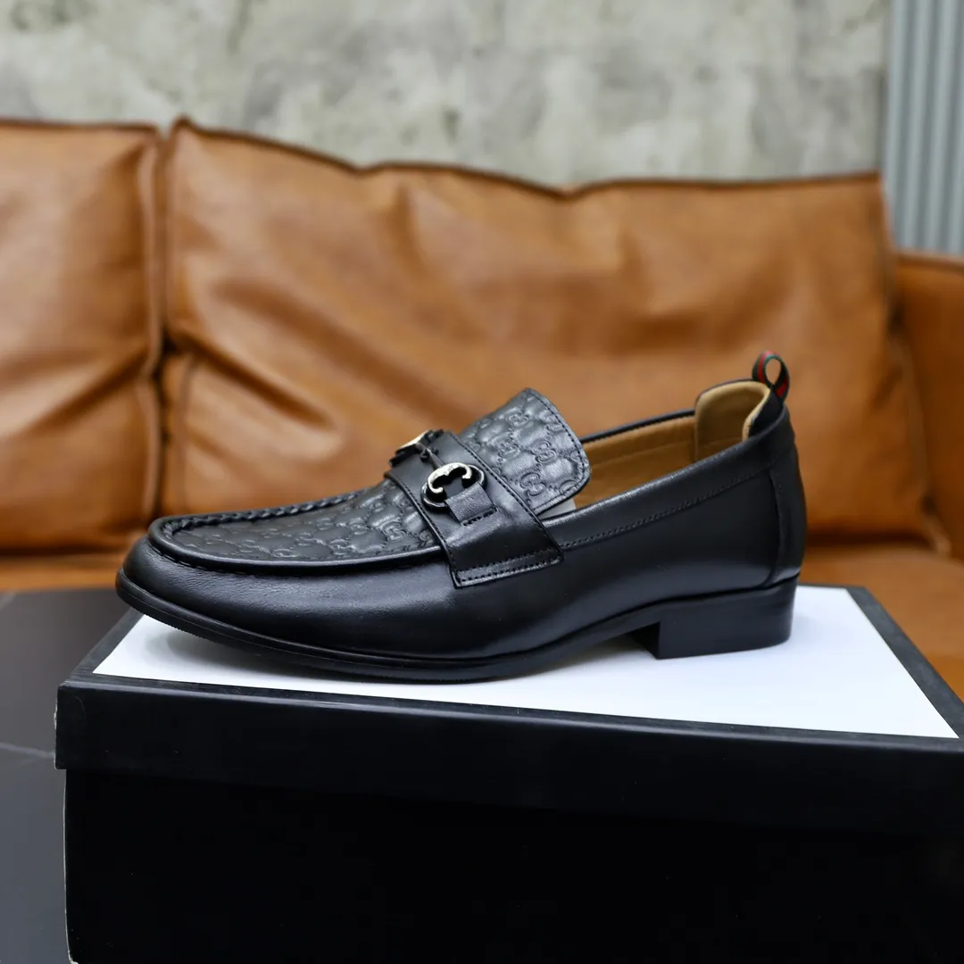 Men's shoes: 250🙅‍♂️🙅‍♂️🙅‍♂️Niuli Brand: GUCCI Size: 38-44 (45 can be customized) Level: Counter classic Material: Original soft cowhide upper Comfortable cowhide lining Original lightweight outsole Style category: Business casual footwear Driving leather shoes Color: Actual picture color